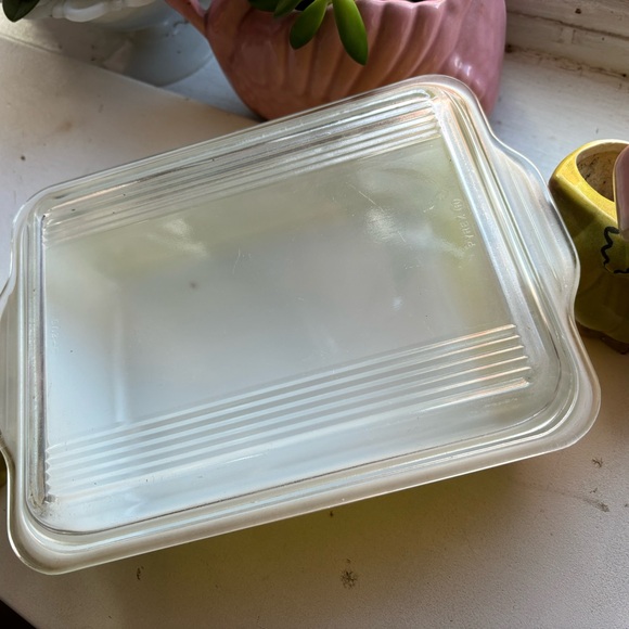 Vintage 503 Pyrex Yellow Refrigerator Dish 1.5 Quart with Ribbed Lid. - Picture 2 of 7